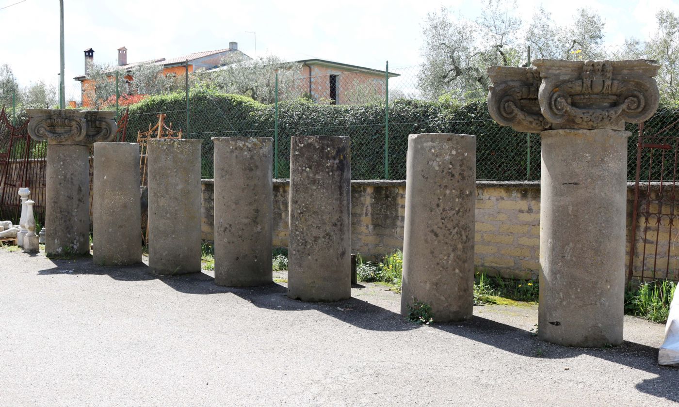Colunas antigas de pedra para parede. Época de 1500.